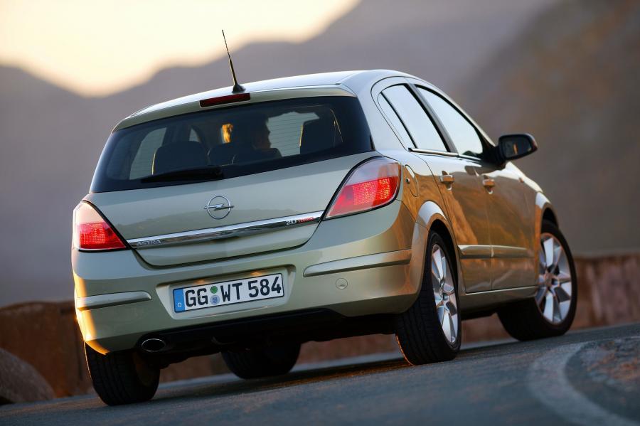  Opel Astra 2005 года  (фото 4 из 141)